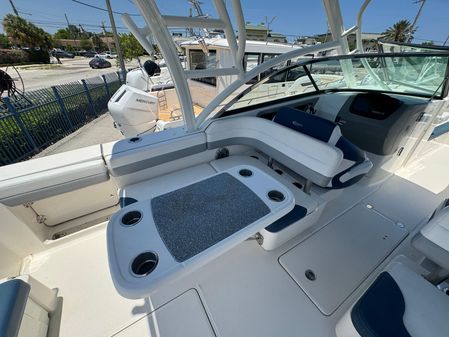 Robalo R317 image