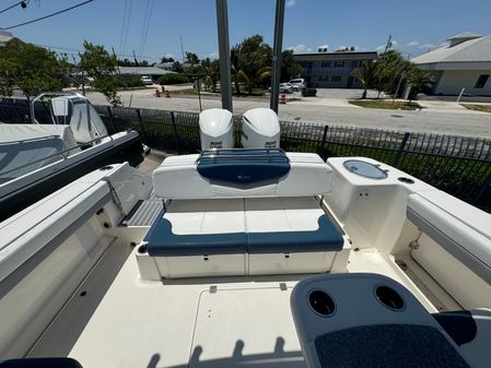 Robalo R317 image