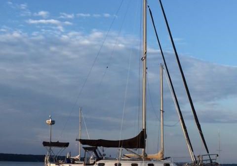 Cape Dory 330 CUTTER