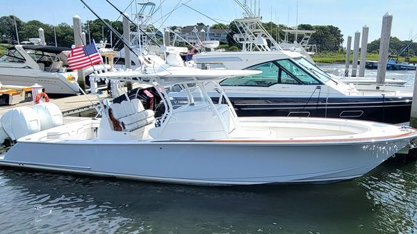 Valhalla Boatworks V-33 Center Console 