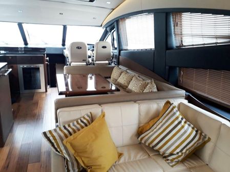 Sea Ray L650 Fly image
