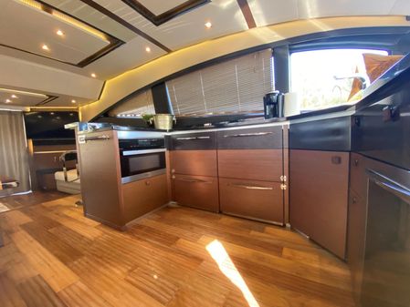 Sea Ray L650 Fly image