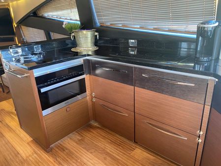 Sea Ray L650 Fly image
