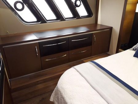 Sea Ray L650 Fly image