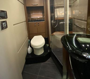 Sea Ray L650 Fly image