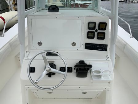 Regulator 32 Forward Seating image