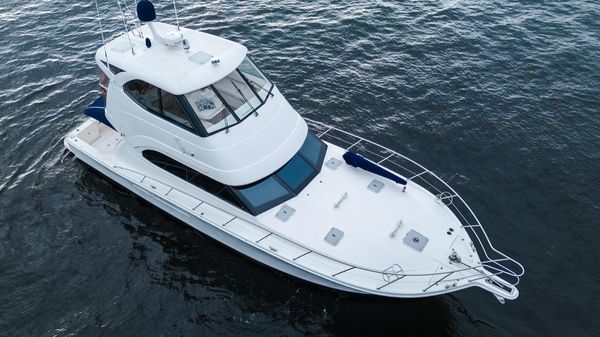 Riviera 47 Enclosed Flybridge Series II