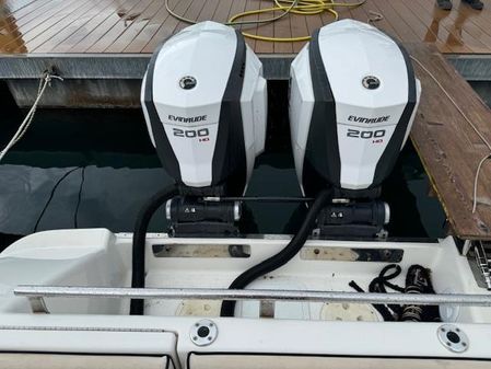 Robalo R265 Walkaround image