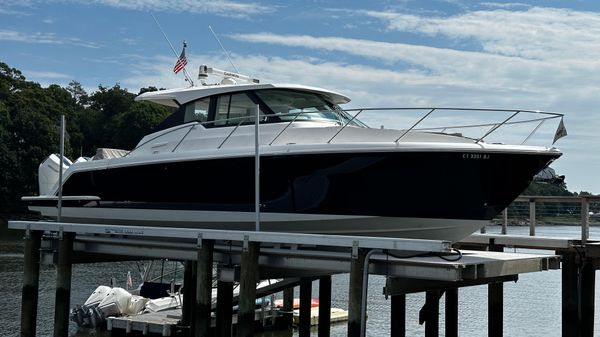 Tiara Yachts 43 LE 