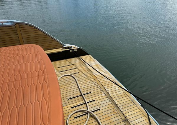 Cranchi A46 Luxury Tender image