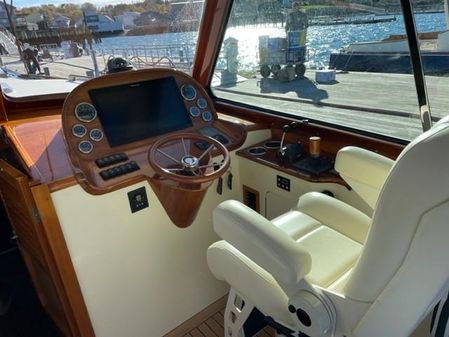 Hinckley Picnic Boat 37 MKIII image