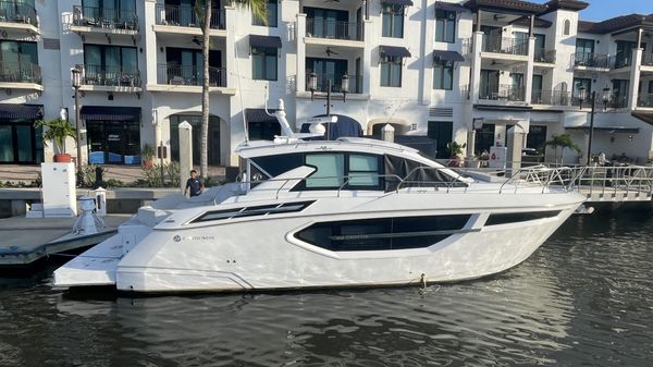 Cruisers Yachts 42 Cantius