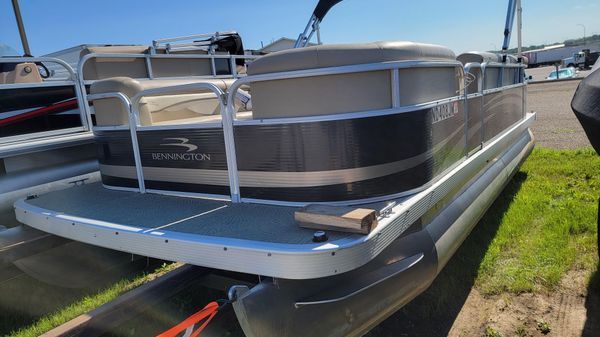 Bennington 20 SLM