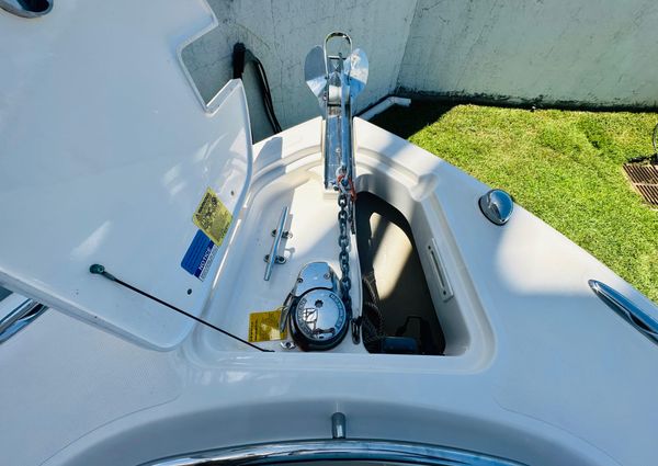 Pursuit C 238 Center Console image