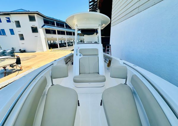 Pursuit C 238 Center Console image