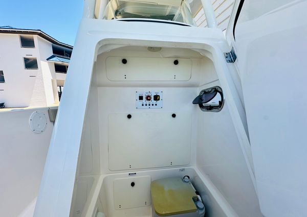 Pursuit C 238 Center Console image