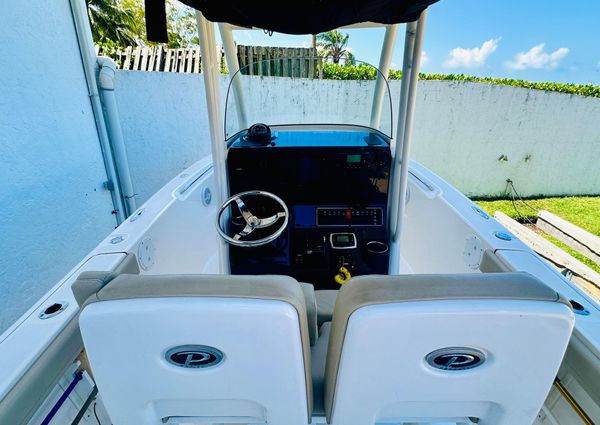 Pursuit C 238 Center Console image