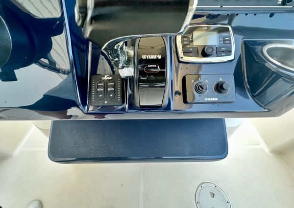 Pursuit C 238 Center Console image