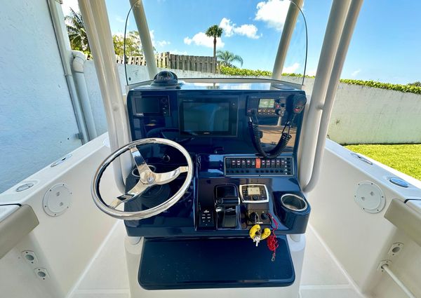 Pursuit C 238 Center Console image