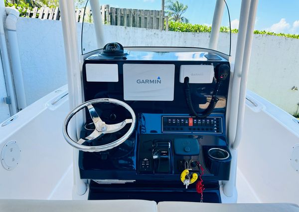 Pursuit C 238 Center Console image