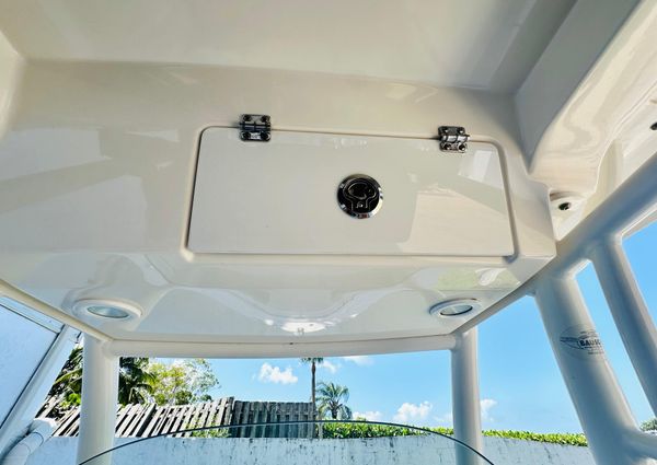 Pursuit C 238 Center Console image