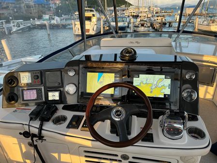 Sea Ray 47 Sedan Bridge image