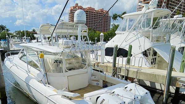 Intrepid 430 Sport Yacht