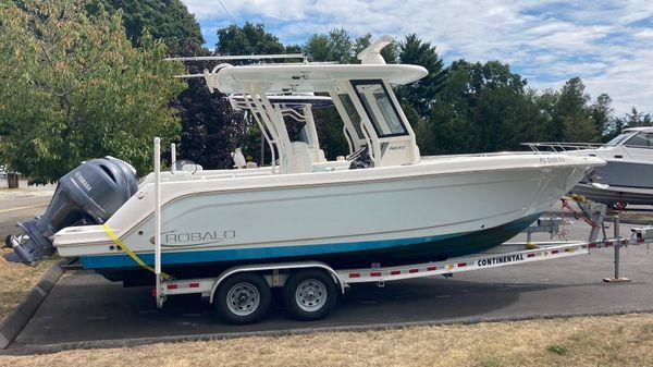 Robalo R272 Center Console