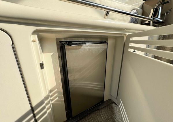 Sea Ray 380 Sundancer image