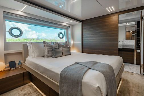 Custom Line Custom Line Navetta 37 image