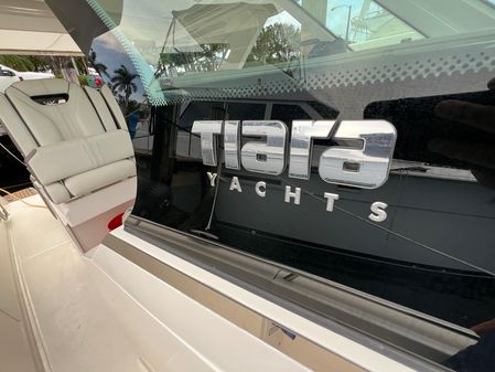Tiara Yachts 34 LS image