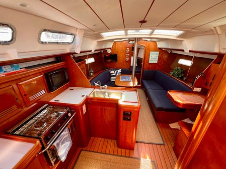 Beneteau 373 image