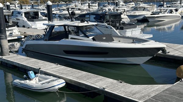 Boston Whaler 420 Outrage 