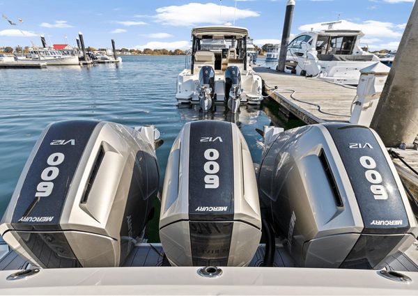 Boston Whaler 420 Outrage image