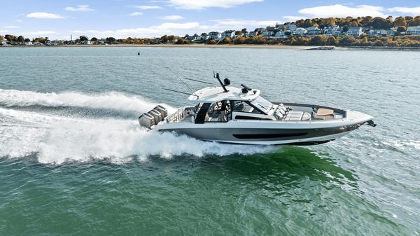 Boston Whaler 420 Outrage