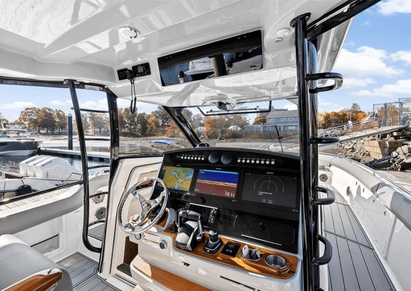 Boston Whaler 420 Outrage image