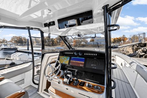 Boston Whaler 420 Outrage image