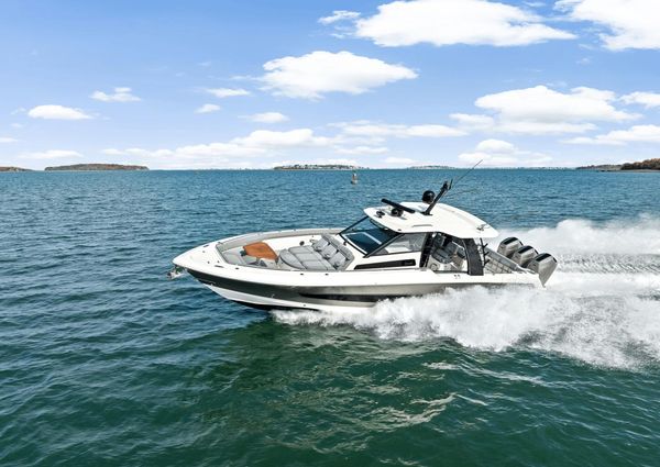 Boston Whaler 420 Outrage image