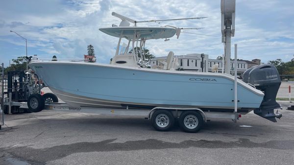 Cobia 277 Center Console
