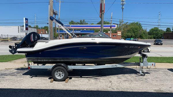 Sea Ray 190 SPX Outboard