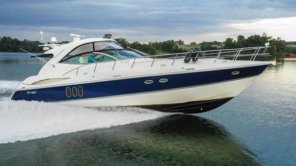 Cruisers Yachts 520 Express