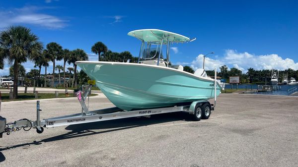 Bulls Bay 230 Center Console 