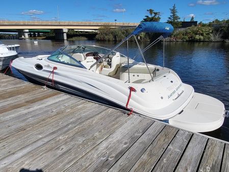Sea Ray 240 Sundeck image