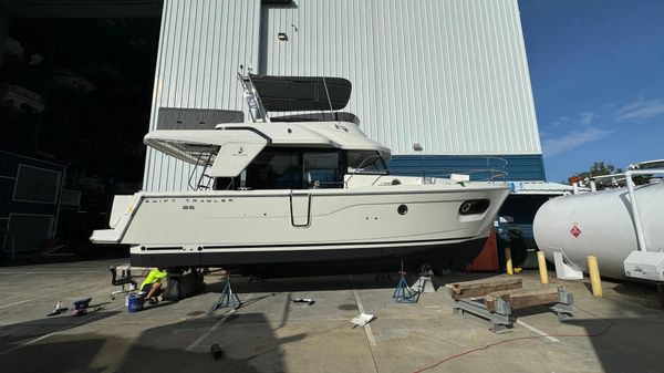 Beneteau Swift Trawler 35