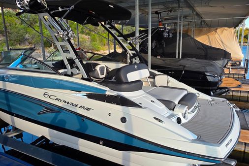 Crownline 255 SS SURF image