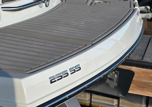 Crownline 255 SS SURF image