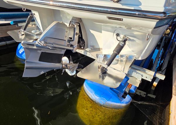 Crownline 255 SS SURF image