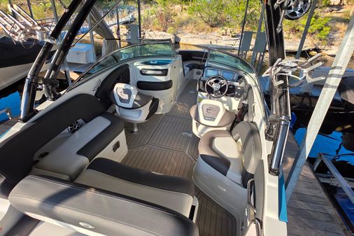 Crownline 255 SS SURF image