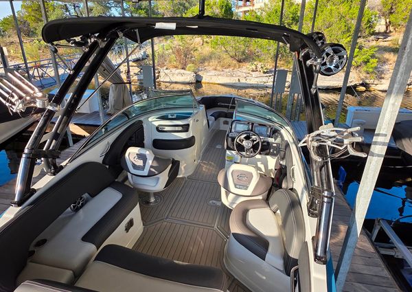 Crownline 255 SS SURF image