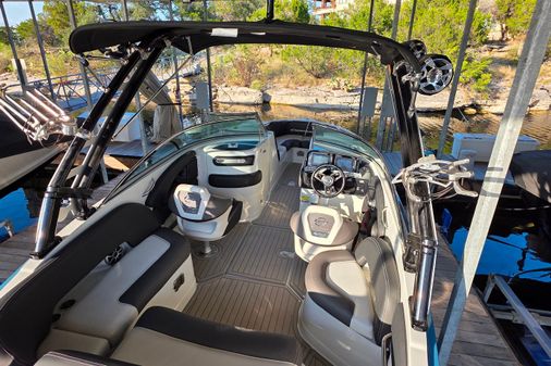 Crownline 255 SS SURF image
